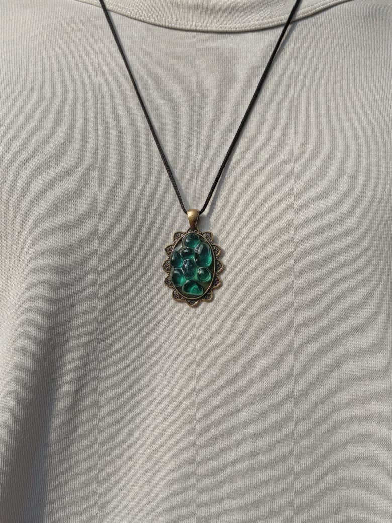 ANTIQUE OVAL CHARM