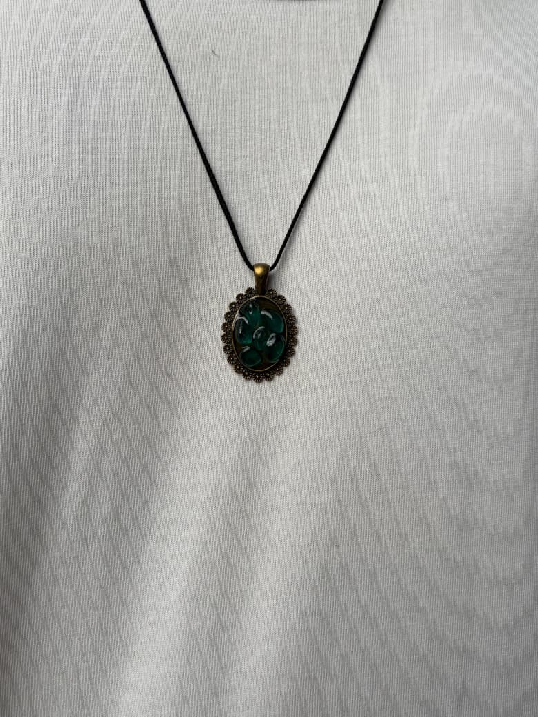 ANTIQUE GLOWING NECKLACE