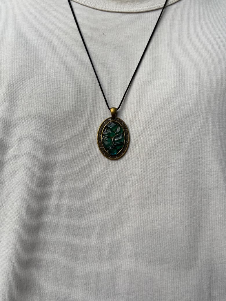 MYSTIC GLOW ANTIQUE RESIN NECKLACE