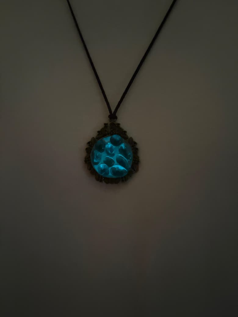 ANTIQUE GLOWING IN THE DARK
