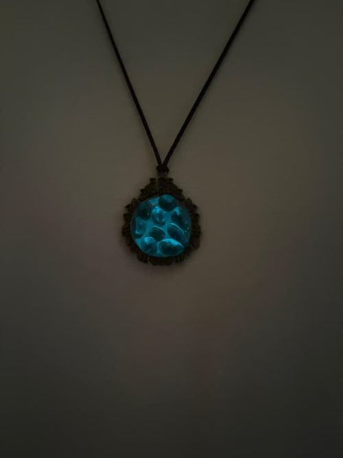 ANTIQUE GLOWING IN THE DARK