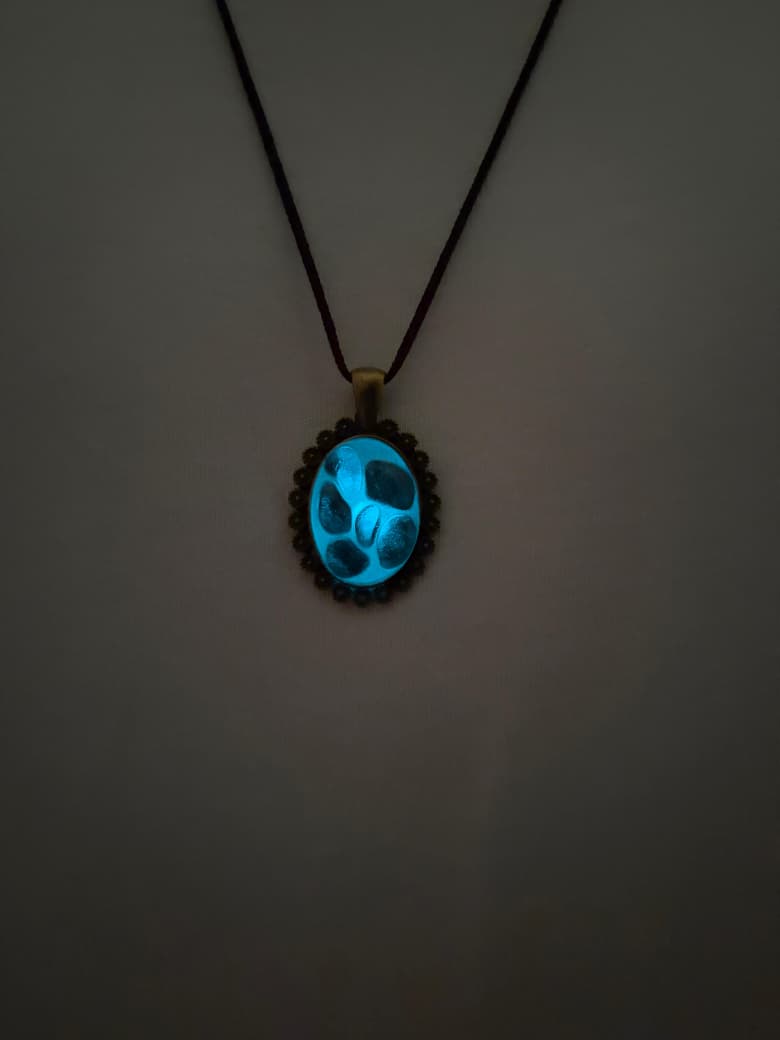 ANTIQUE GLOWING NECKLACE