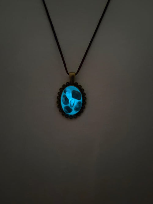 ANTIQUE GLOWING NECKLACE